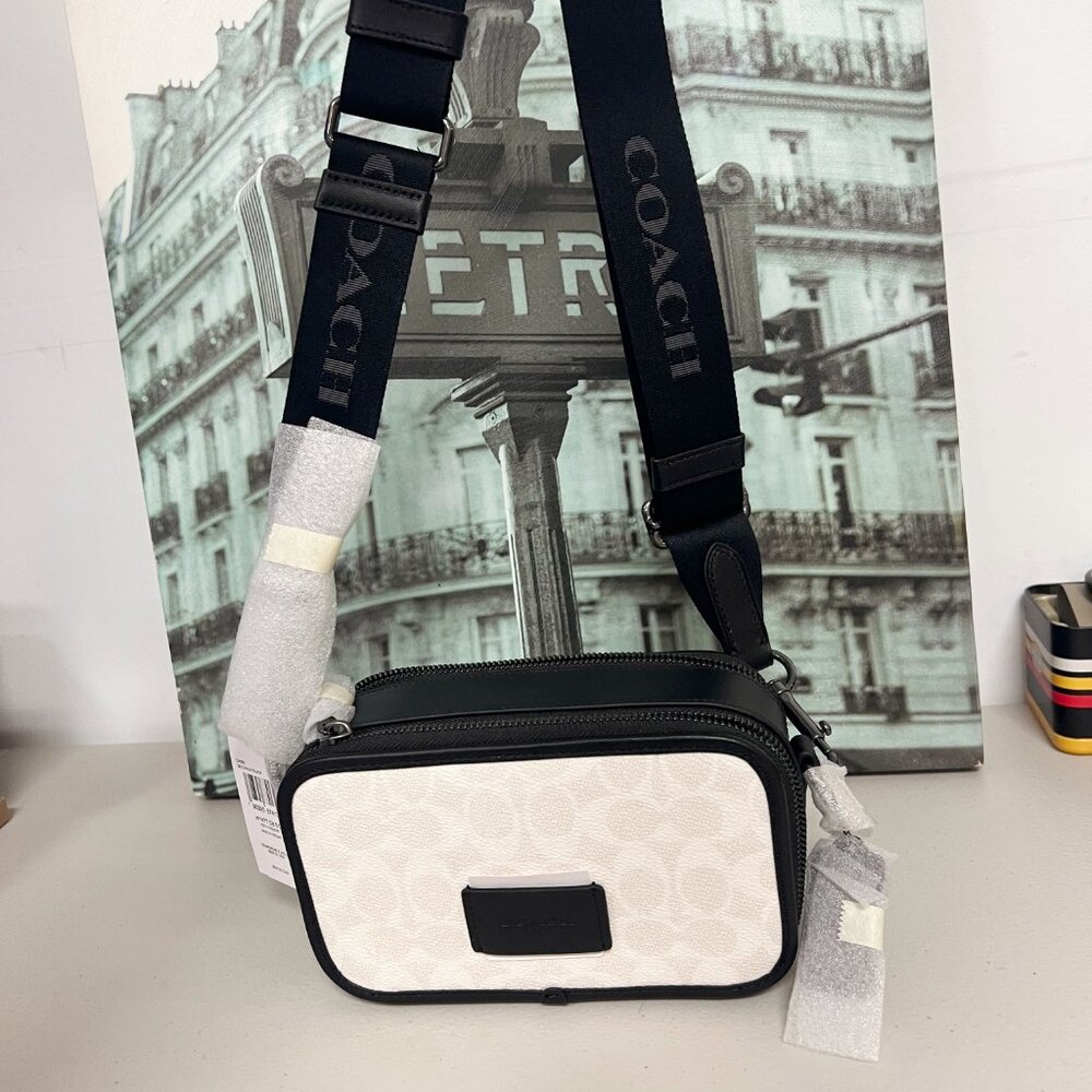 Coach CW365 Wyatt Crossbody Bag In Signature Canvas IN Black - Picture 6 of 7
